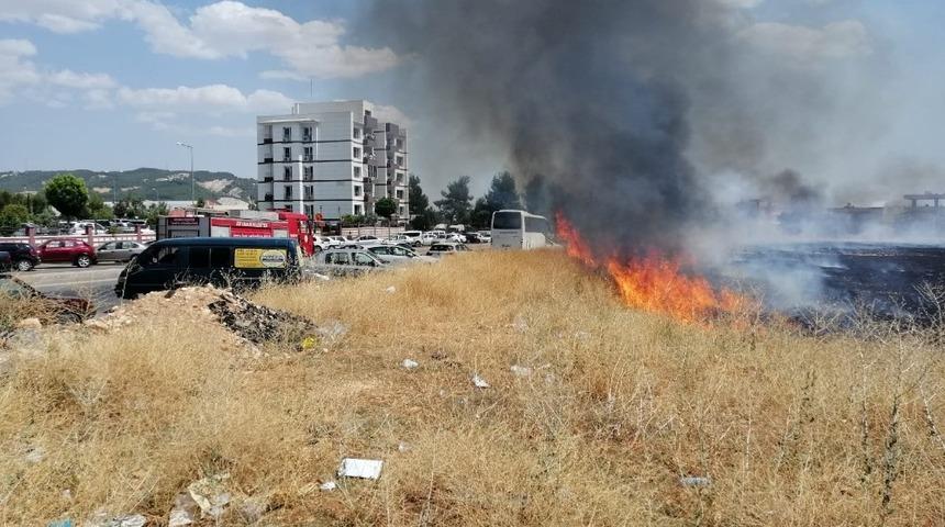 Hastane yakınında korkutan yangın