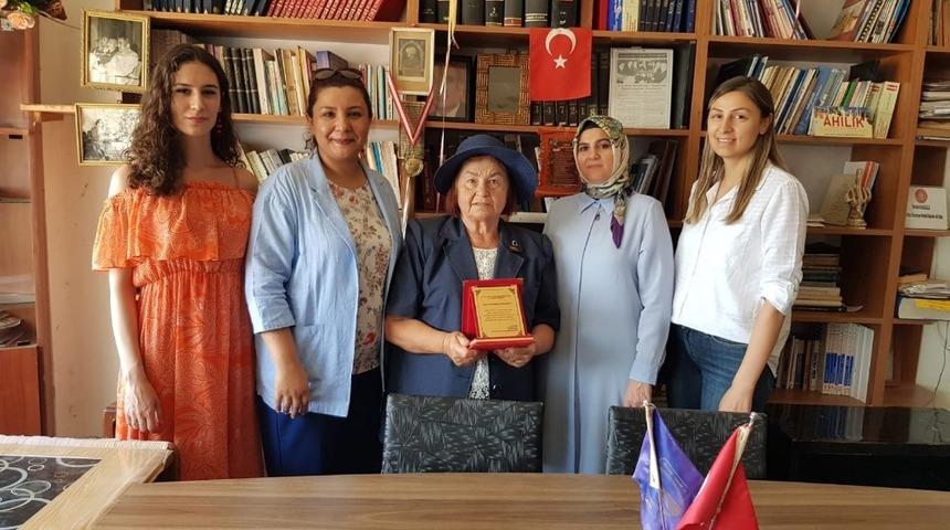 Ahi Baba Karag&uuml;ll&uuml;&rsquo;n&uuml;n k&uuml;t&uuml;phanesi artık kadın girişimi kooparatifinin himayesinde