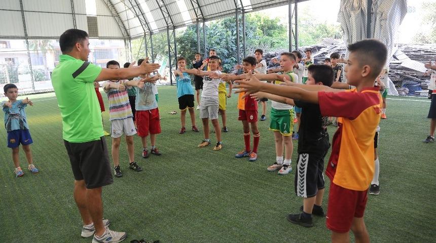 Erdemli&rsquo;de yaz spor kursları s&uuml;r&uuml;yor