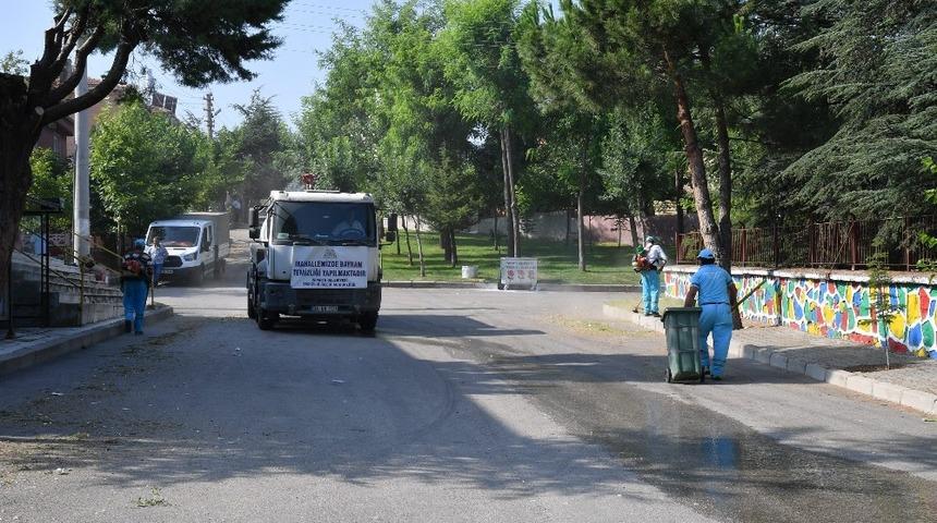 Isparta Belediyesi&rsquo;nden mahallelerde bayram temizliği
