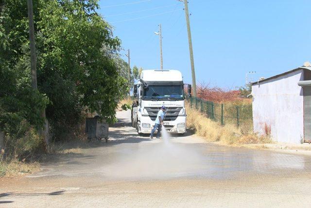 Edremit Belediyesinden mezarlık temizliği