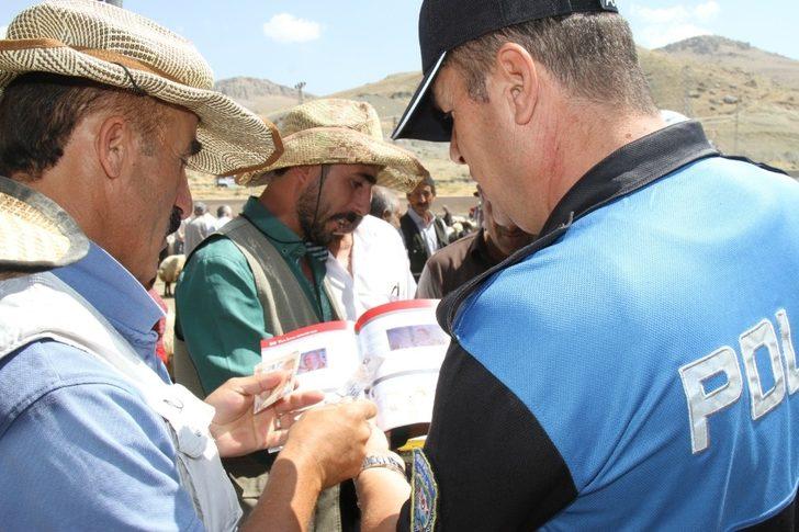 Kurban bayramı öncesi hayvan pazarında "sahte para" uyarısı G1