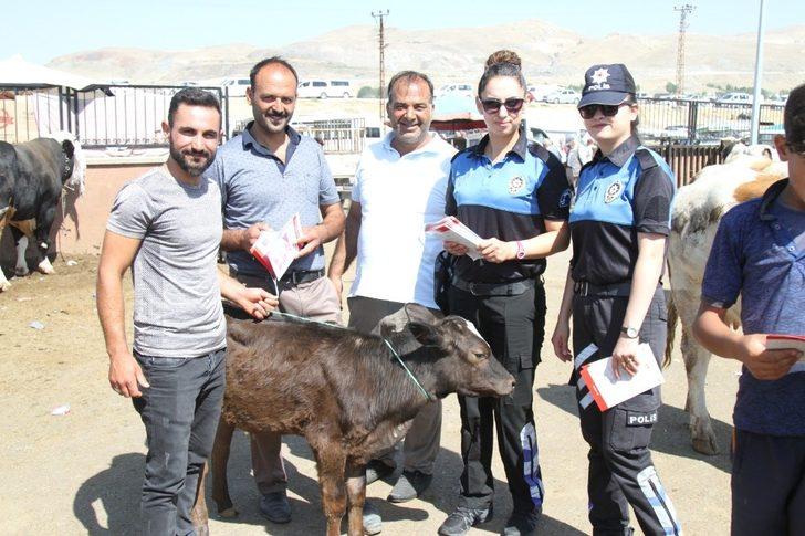 Kurban bayramı öncesi hayvan pazarında "sahte para" uyarısı G5