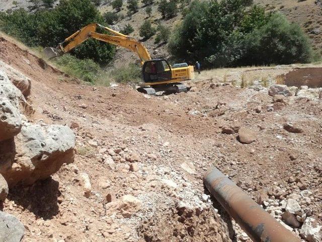 Adıyaman Belediyesi, Tut Medetsiz isale hattında çalışma yaptı