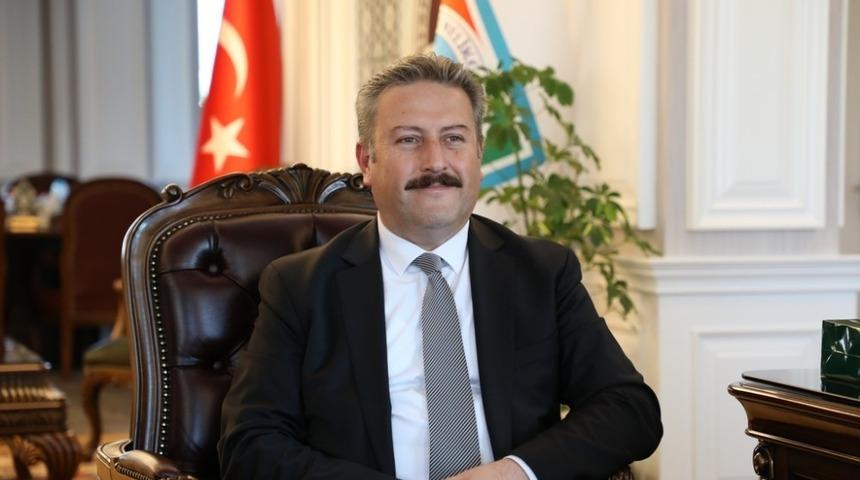 Başkan Palancıoğlu&rsquo;ndan Bayram &ouml;ncesi 4 sporcuya 4 altın madalya