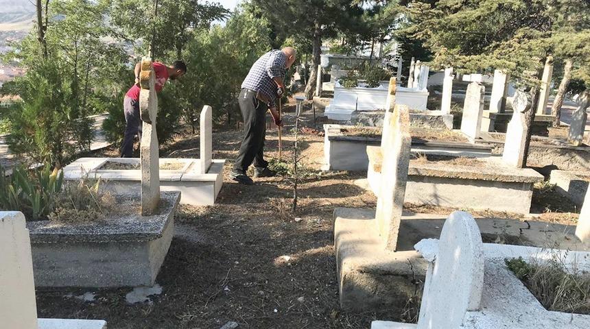 Sungurlu&rsquo;da mezarlıklar bakıma alındı