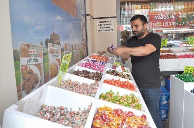 Bayram şekerleri tezgahlardaki yerini aldı