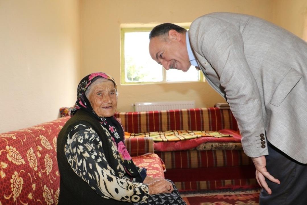 Kırıkkale Belediyesi kimsesizlerin y&uuml;z&uuml;n&uuml; bu bayramda da g&uuml;ld&uuml;rd&uuml;