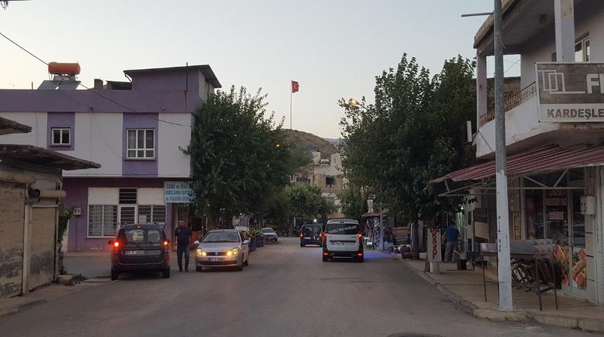 Yavuzeli&rsquo;nde yırtılmış T&uuml;rk bayrağı, vatandaşın tepkisini &ccedil;ekti