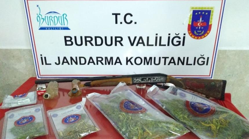 Burdur&rsquo;da ka&ccedil;ak kenevir ekimi yapan 2 kişi yakalandı