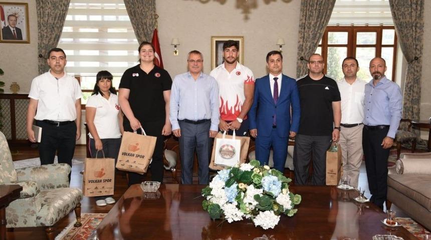 Milli judoculardan Vali Deniz’e ziyaret