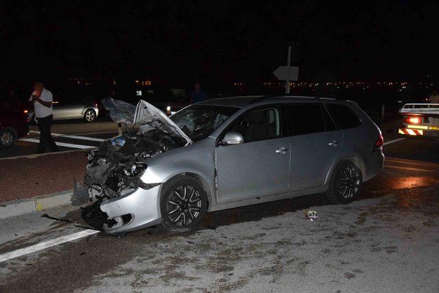 Konya'da iki otomobil çarpıştı: 1'i bebek 9 yaralı