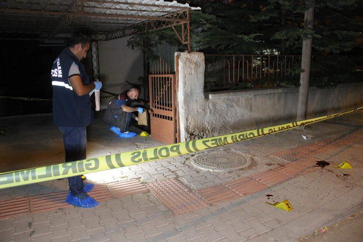 Birbirlerine muşta ve bıçaklarla saldırdılar: Ölü ve yaralılar var! G2