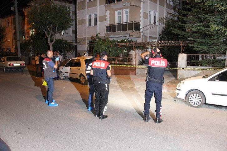 Birbirlerine muşta ve bıçaklarla saldırdılar: Ölü ve yaralılar var! G5