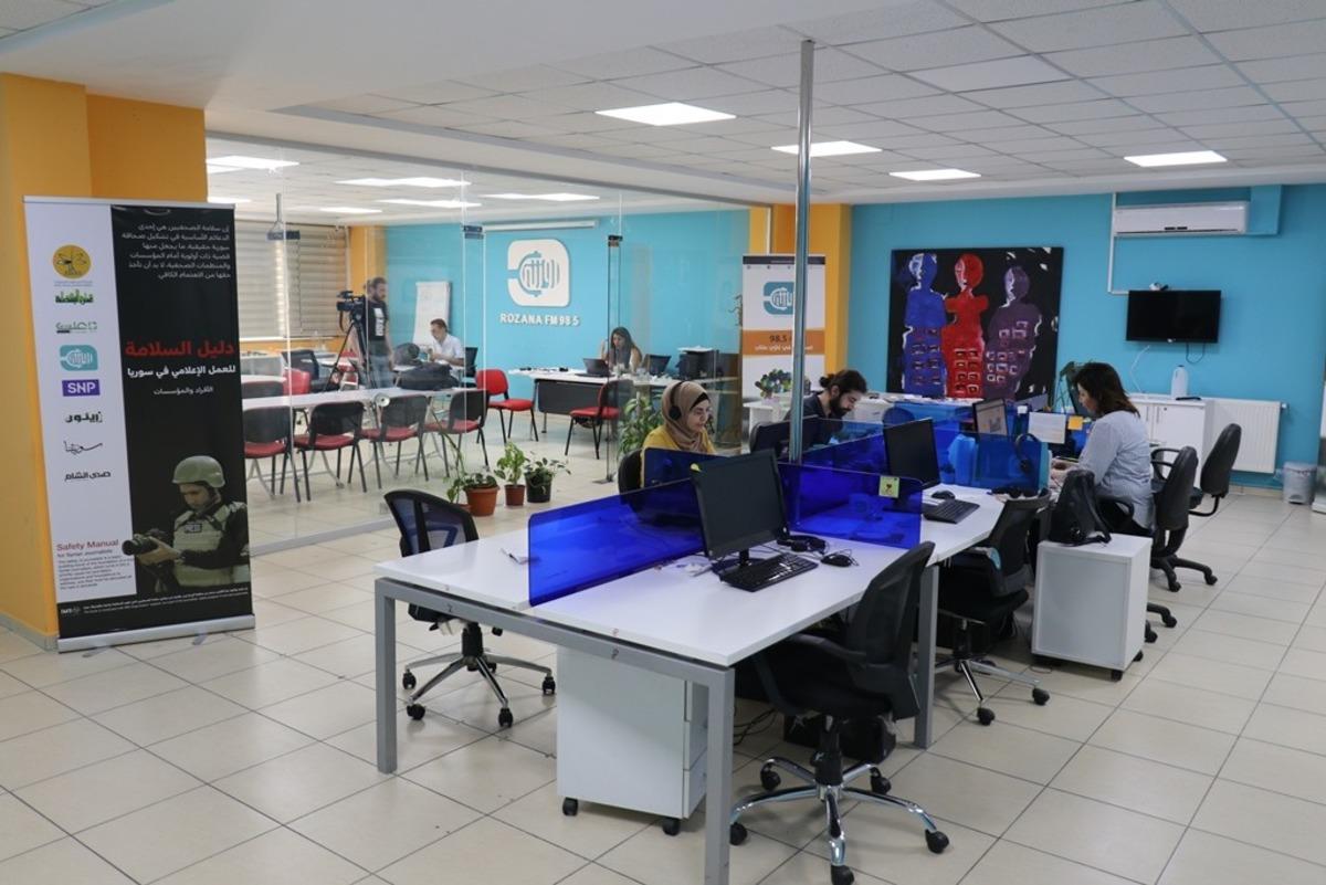 Gaziantep'teki Rozana FM&rsquo;i 2 bu&ccedil;uk milyon Suriyeli dinliyor