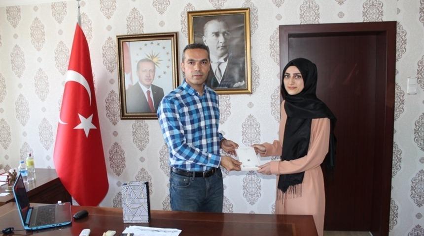 Başarılı &ouml;ğretmenlere teşekk&uuml;r plaketi