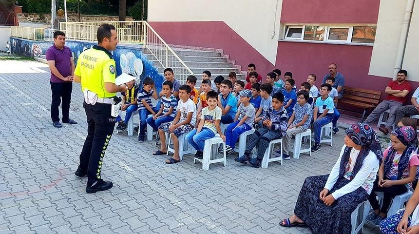 Şaphane&rsquo;de Yaz Kur&rsquo;an Kursu &ouml;ğrencilerine trafik eğitimi