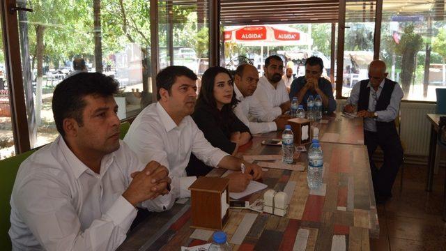 Milletvekili Tutdere bu kez Besni’de muhtarlarla buluştu