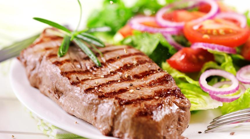 Etin yanında mutlaka salata t&uuml;ketin! Bayramda formunuzu korumanın 6 p&uuml;f noktası