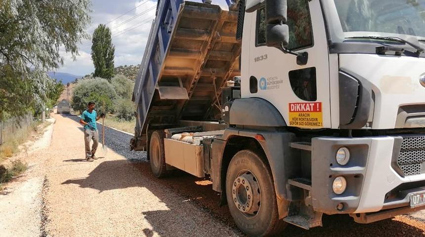 Elmalı&rsquo;da mahalle ve yayla yollarına bakım yapılıyor