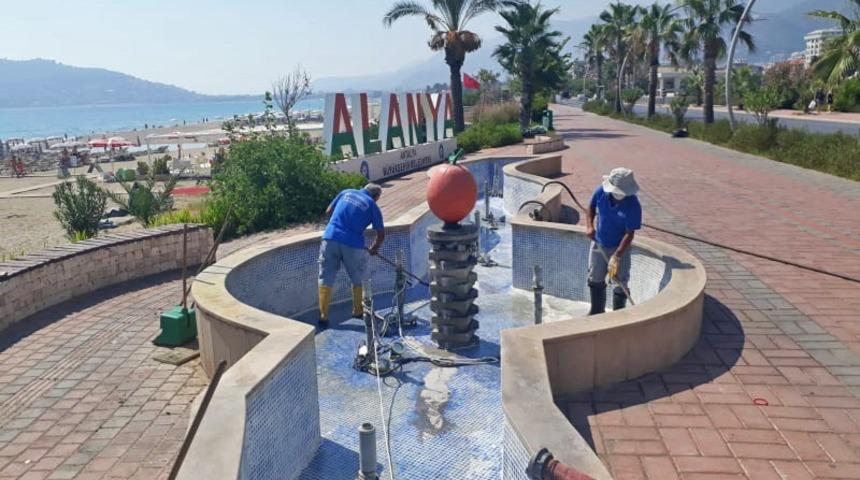 B&uuml;y&uuml;kşehir havuzlara bakım yapıyor