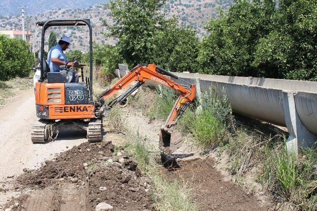 Kumluca ve Finike’de çiftçiye destek