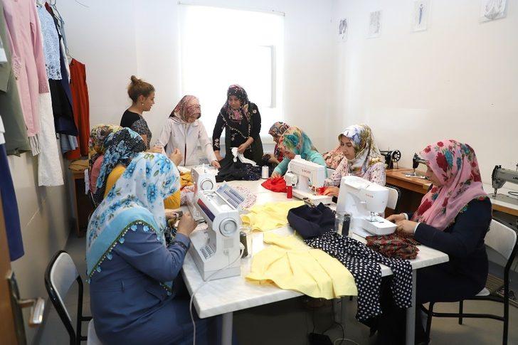 Kendi bayramlıklarını kendileri dikiyorlar G1