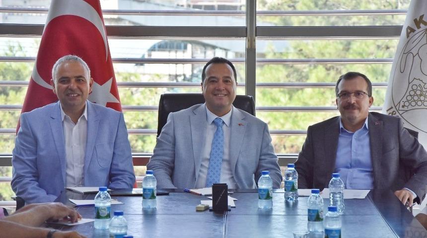 Akhisar &Uuml;niversitesi Derneği iki milletvekilinin katılımı ile toplandı