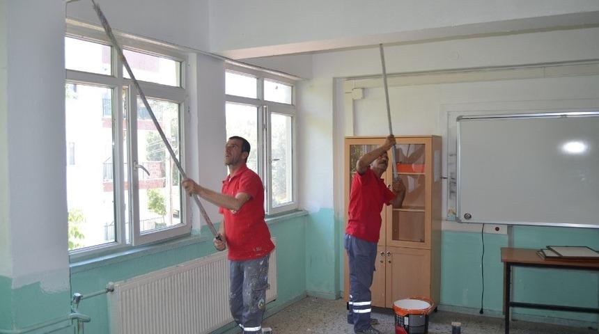 Eğitim kurumlarına belediyenin eli değdi