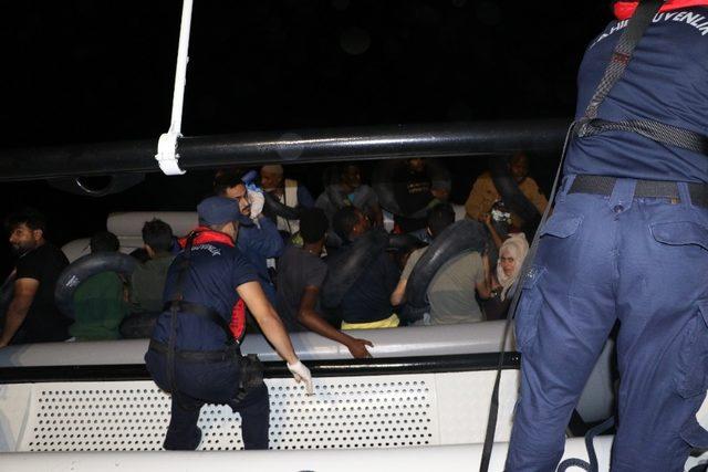 Ayvalık açıklarında 31 düzensiz göçmen yakalandı