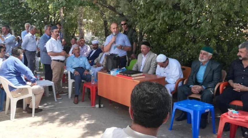 Sur Kaymakamı &Ccedil;ift&ccedil;i husumetli iki aileyi barıştırdı