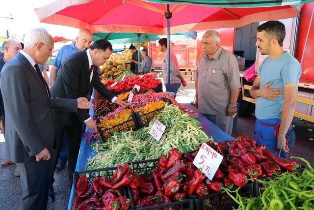 Vali Çakır, pazarcı esnafının sorunlarını dinledi