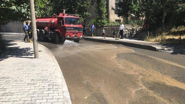 Hakkari caddeleri tazyikli suyla yıkandı