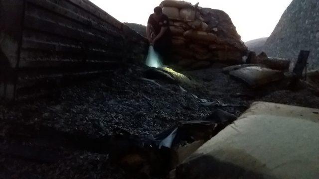 Ay &ccedil;ekirdeği y&uuml;kl&uuml; kamyon yandı 1