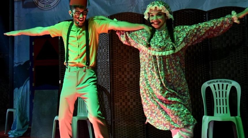 Oyunculuk hayallerine Toroslar Belediyesi Şehir Tiyatrosu&rsquo;nda kavuştular