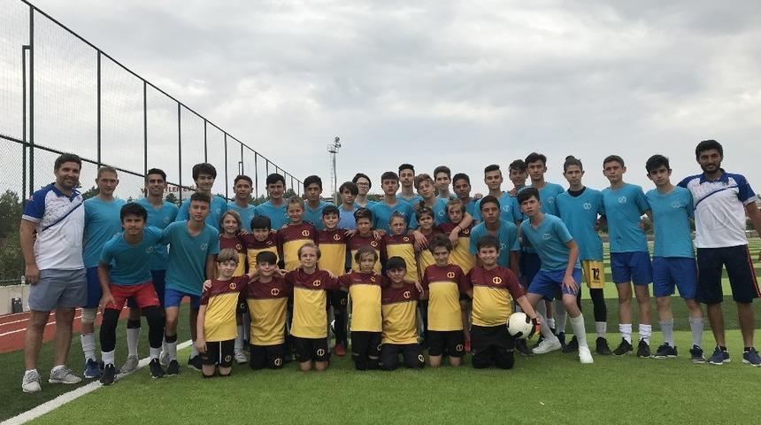 Gen&ccedil; sporculardan &ccedil;ifte şampiyonluk