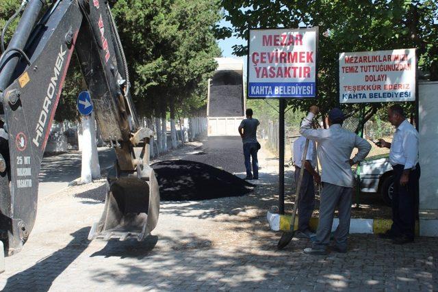 Kahta’da mezarlıklarda bayram temizliği