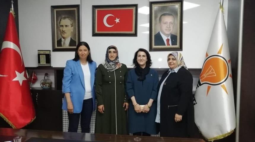 Zeytun Şener kadın kolları başkanlığına getirildi