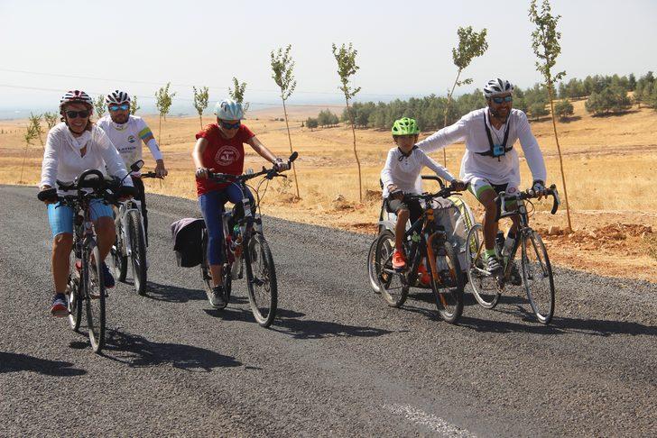Bisikletli 'Küçük aile' 27 gün sonra tarihin sıfır noktasında G3