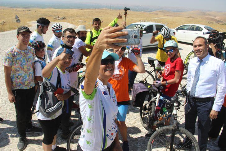 Bisikletli 'Küçük aile' 27 gün sonra tarihin sıfır noktasında G4