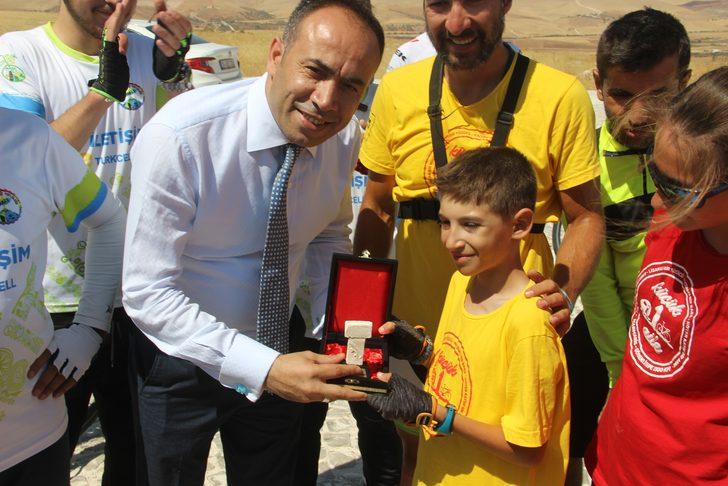 Bisikletli 'Küçük aile' 27 gün sonra tarihin sıfır noktasında G5