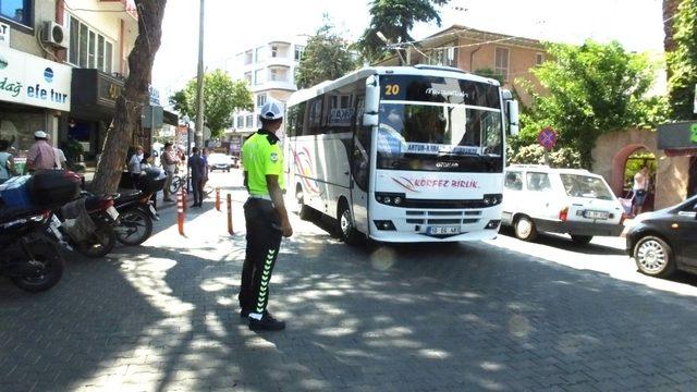 Burhaniye’de kural tanımaz sürücülere ceza yağdı