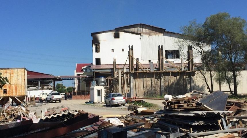 Fındık fabrikasında ki yangının hasarı g&uuml;n ağarınca ortaya &ccedil;ıktı