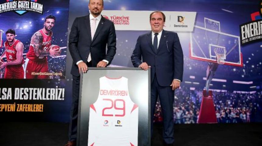 Türkiye Basketbol Milli Takımları'nın yeni ana sponsoru Total oldu