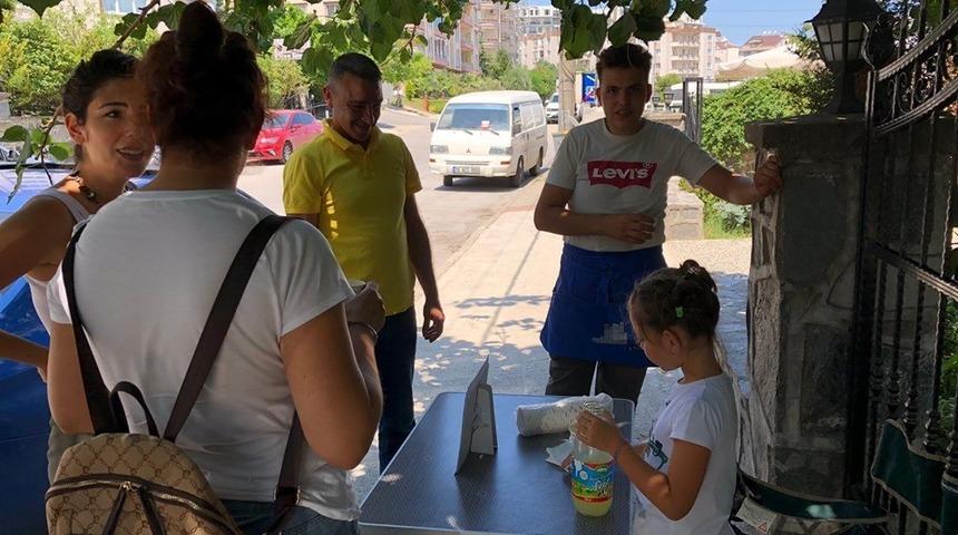 Limonata satarak can dostlara destek oldu