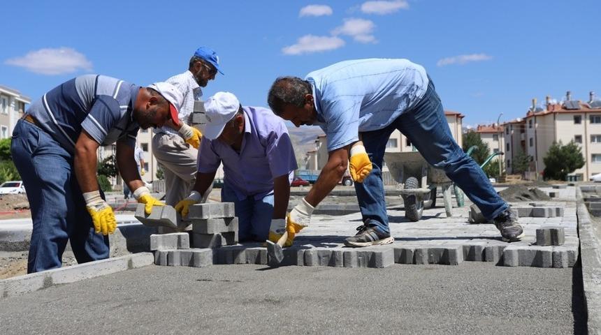 Erzincan Belediyesi iki yeni çocuk oyun alanı inşasına başladı