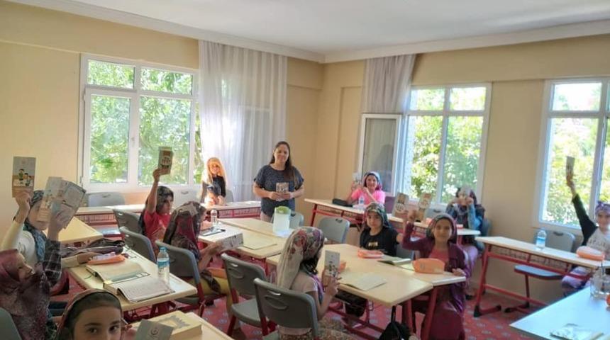 Kur&rsquo;an kursu &ouml;ğrencilerine diş sağlığı bilgisi