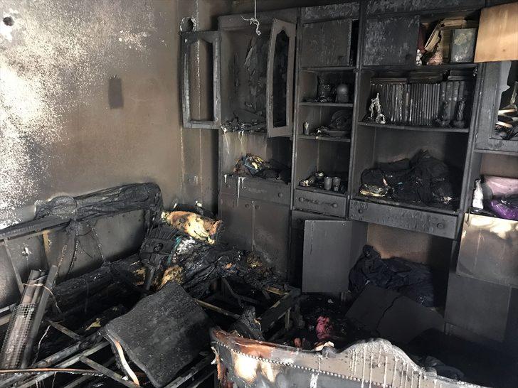 Evde mahsur kalan genci mahalle sakinleri kurtardı! G4