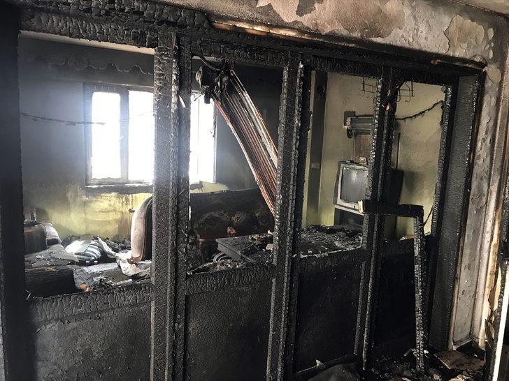 Evde mahsur kalan genci mahalle sakinleri kurtardı! G5