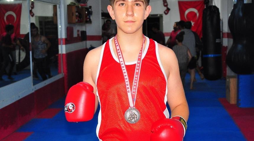 Manisalı sporcu üç ayda Türkiye 3.sü oldu